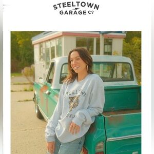 72. TIGERS CREWNECK Sweater *NWOT*